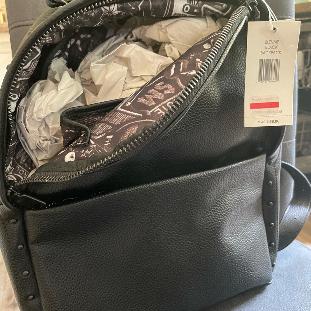 Backpack - Picture 4 of 5